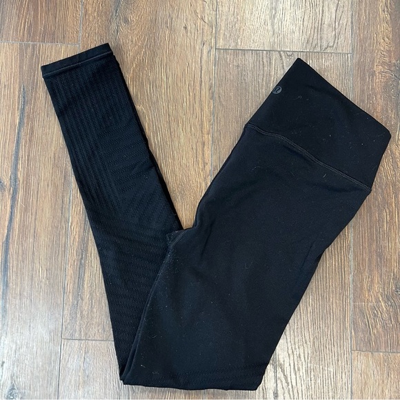 Lululemon Reveal Tight *Mesh Stripes SZ 8 - Picture 2 of 10